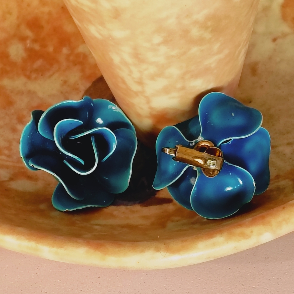 Vintage Enamel Royal & Turquoise Blue Floral Flower Clip on Earrings - Picture 4 of 7